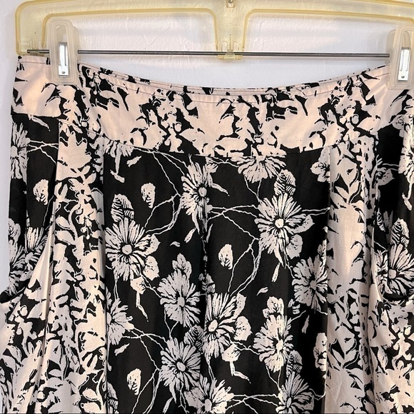 4 for $40 SALE! Free People Sheila Floral Print Shorts, Black/Blush, Size 10 - Picture 11 of 11